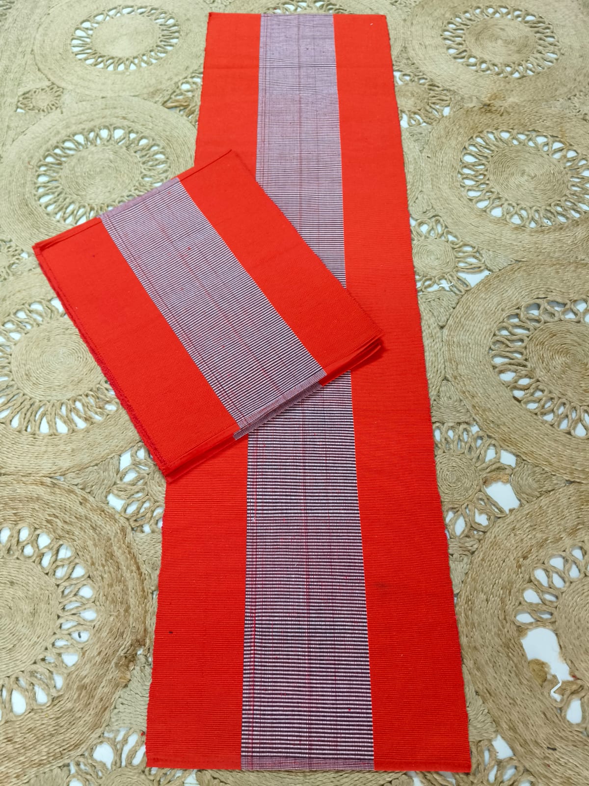 https://craft.teestafoundation.org//storage/photos/1/Products/Table lunner handcraft with 6 placement/TR-202506.jpg